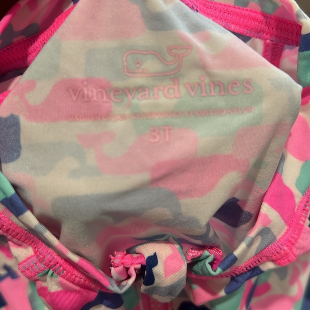 Vineyard Vines Rashguard - Picture 2 of 4